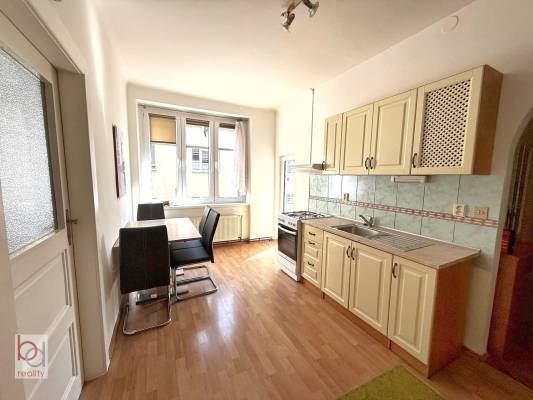Nabízíme k pronájmu byt 2+KK s balkonem